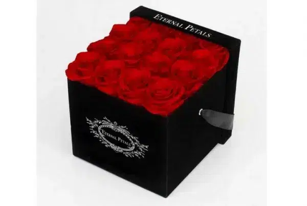 100% real roses that last a year - black velvet box (red)