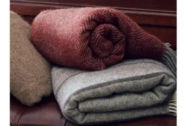 Gotland 100% wool blanket, red