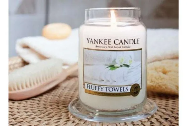 Yankee candle large jar, fluffy towels
