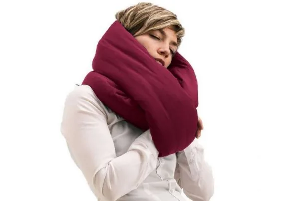 Huzi infinity travel pillow, burgundy