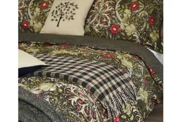 Alternative view of William Morris Seaweed Bedding in Black