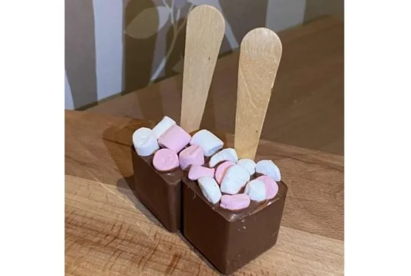 Hot chocolate stirrers x 5,