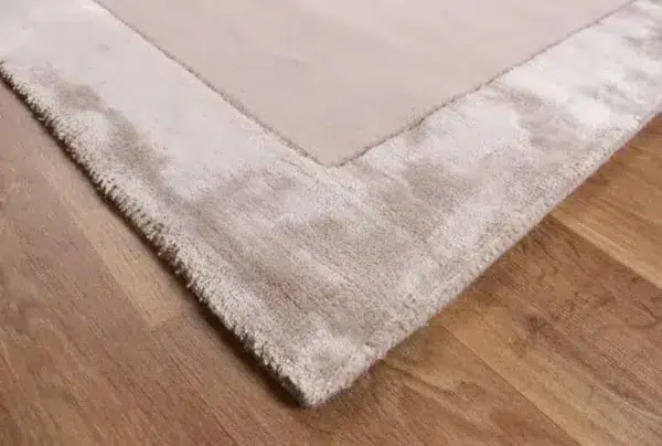 Sand wool & viscose rug - image 3