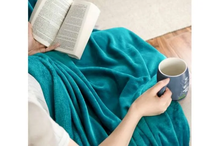 Bedsure flannel fleece throw, teal Bedsure flannel fleece throw, teal