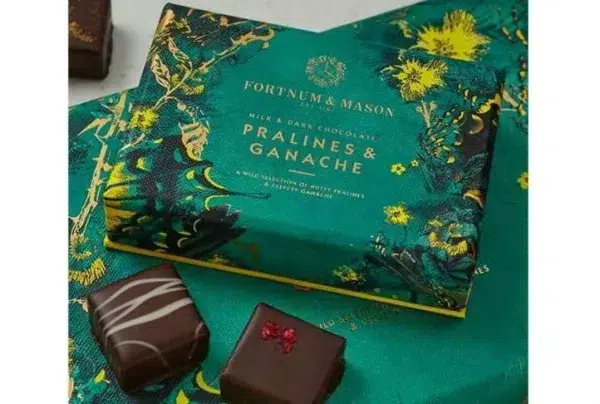 Chocolate pralines & ganache selection box, 60g
