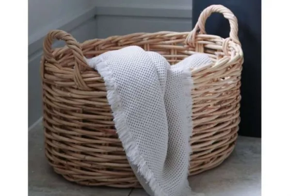 Two natural oval rattan baskets - image 3