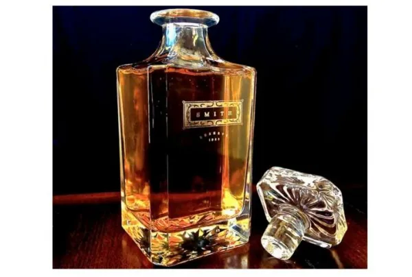 Personalised whisky decanter