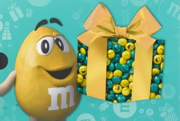 Personalised smile gift box of m&ms, 400g