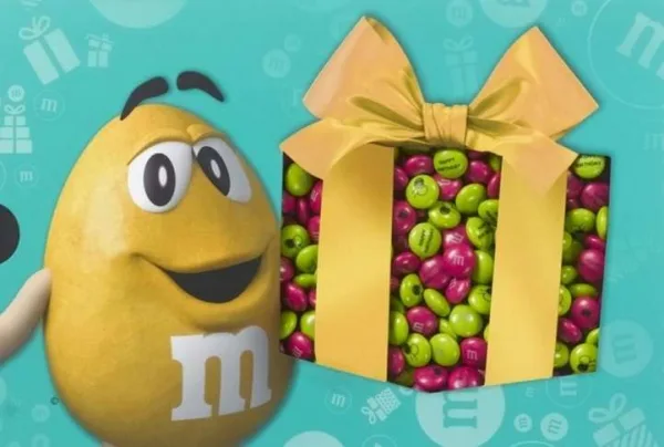Personalised smile gift box of m&ms, 400g