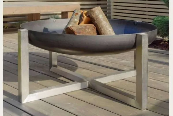 Quadra round fire pit on legs