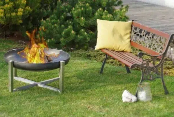 Quadra round fire pit on legs