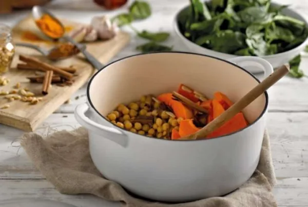 Cast iron 26cm casserole dish with lid, natural - image 2