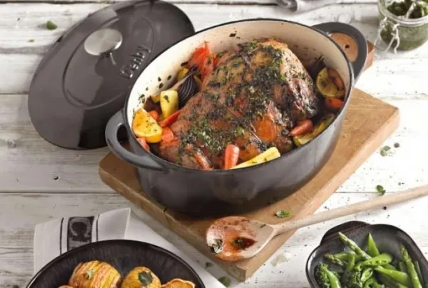 Cast iron 28cm oval casserole dish with lid, halo - image 2