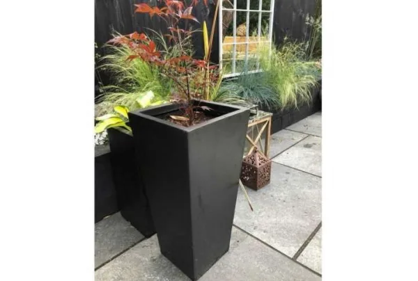 Contemporary 50cm tall square planter, black