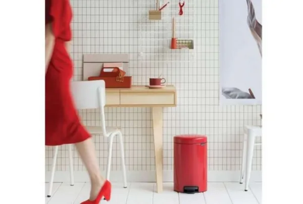 Brabantia newicon 12 litre red pedal bin