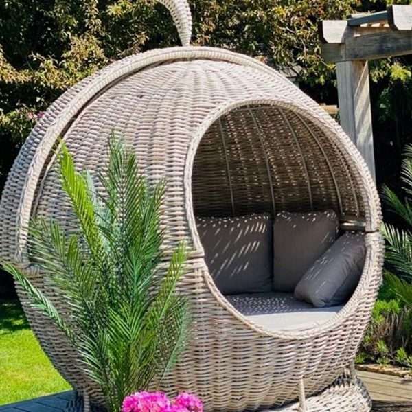 Fiji apple rattan day bed- rotating top