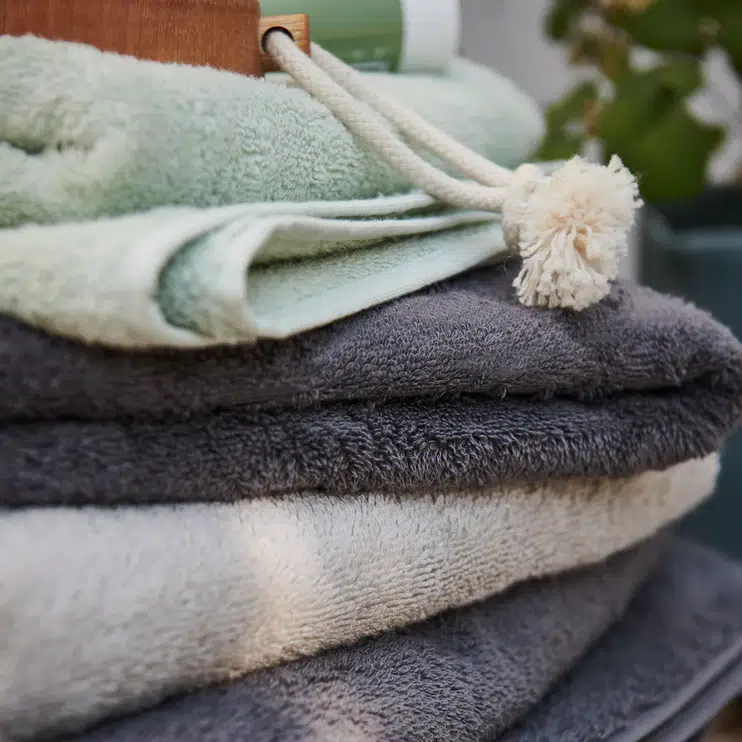 4 x faia charcoal grey cotton towel of various sizes 4 x faia charcoal grey cotton towel of various sizes