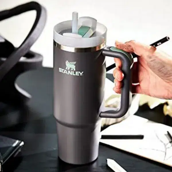 Stanley quencher h2. 0 flowstate insulated tumbler 30oz - charcoal
