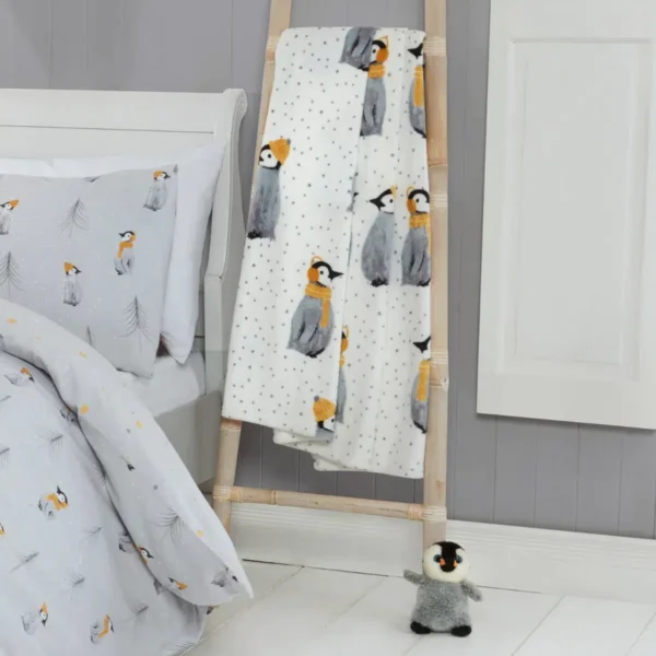 Penguin Pals Fleece Throw (130cm x 150cm)