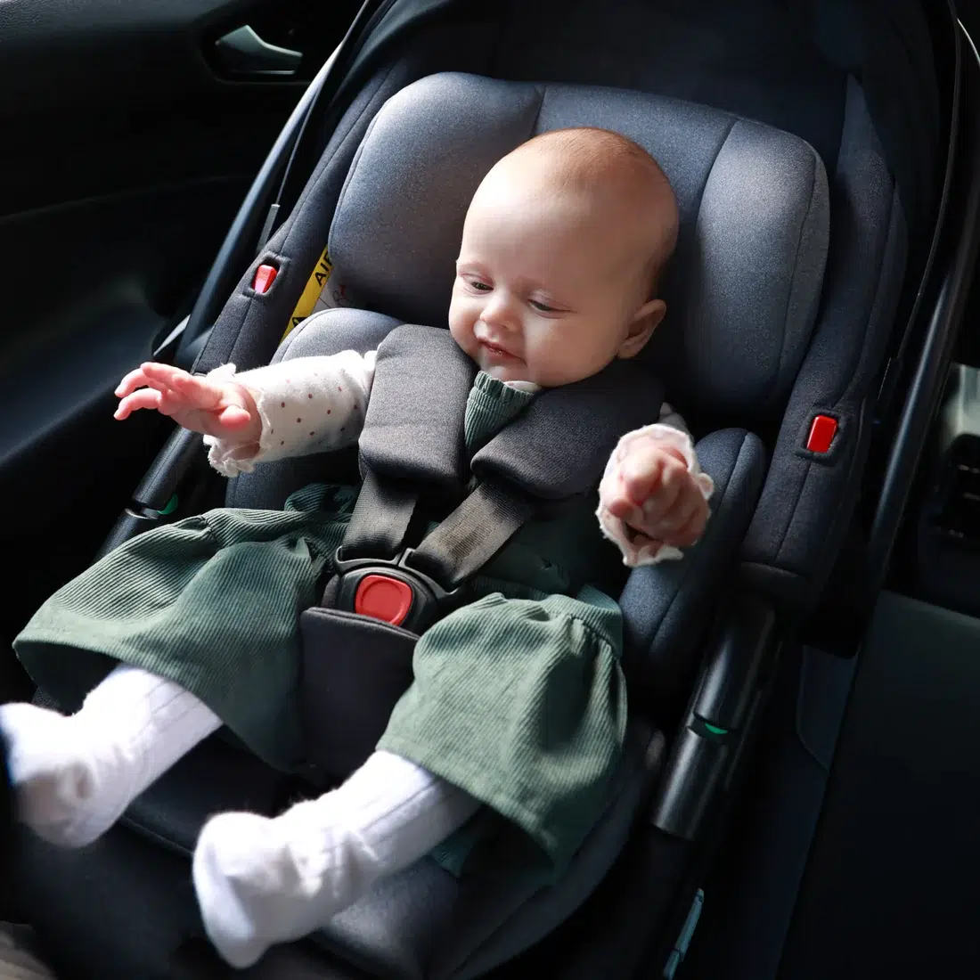 Babymore coco i-size baby car seat with isofix base Babymore coco i-size baby car seat with isofix base