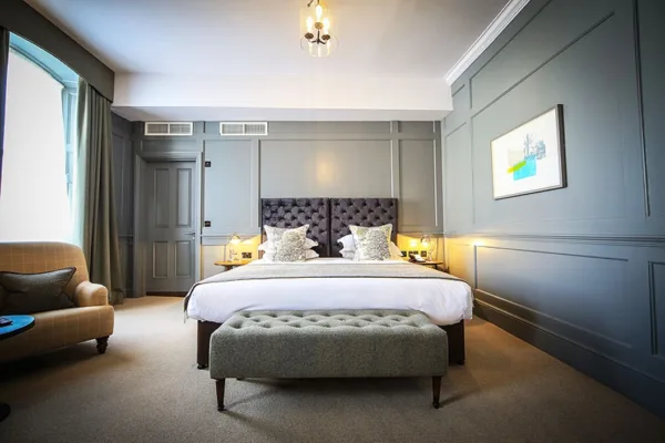 Overnight escape with breakfast for two at the kings head hotel