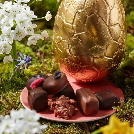 Handmade milk & dark chocolate easter egg, 227g