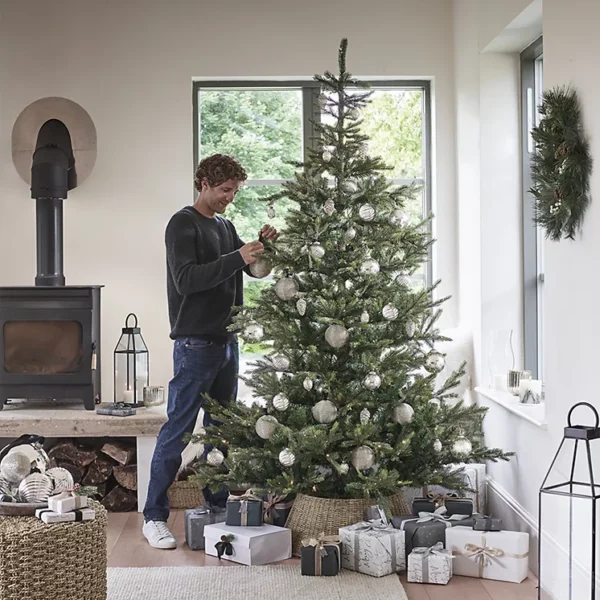 7. 5ft pre lit grand spruce christmas tree