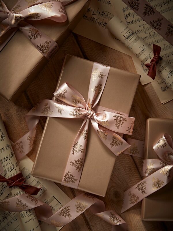 Golden mistletoe ribbon