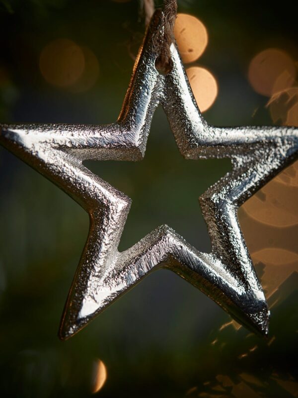 Six metal hanging stars
