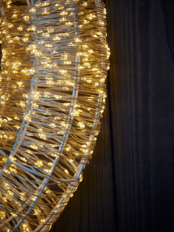 Super lit naked wire outdoor wreath