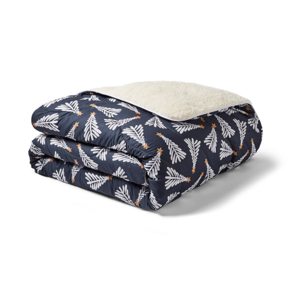 Night lark cosy sherpa throw with festive trees - image 3