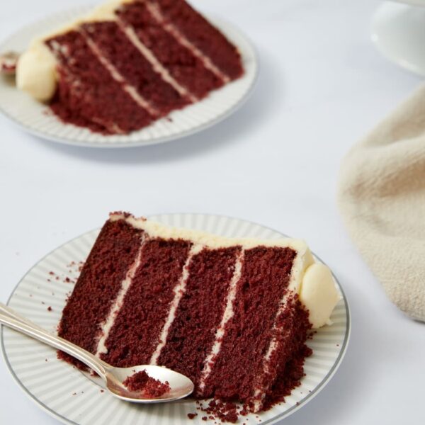 Red velvet cake (serves 16)